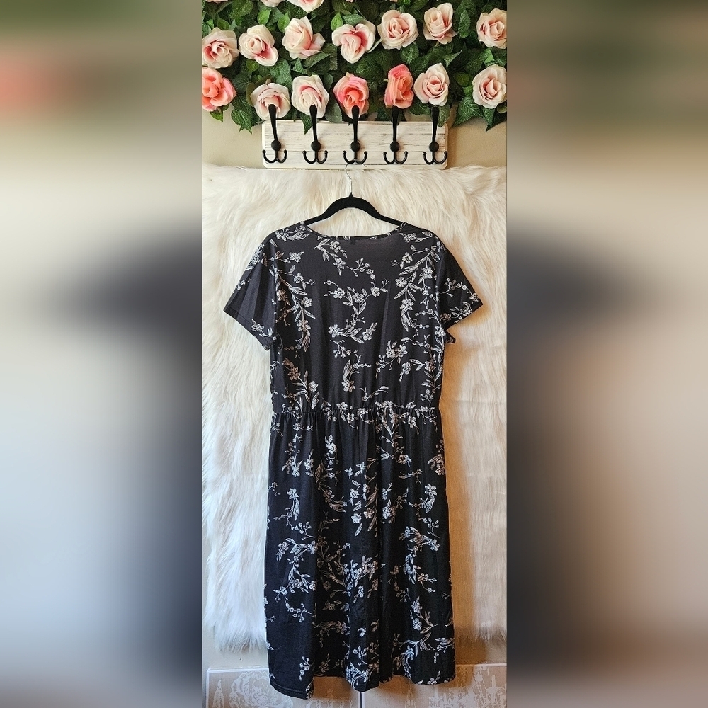 Ouges Classic Crossfront Floral Black Dress - Picture 3 of 7